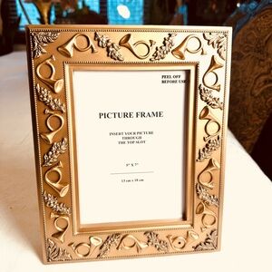 BRAND NEW Avon "Message to You" gold-tone recordable battery operated. 5X7